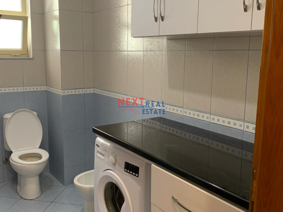 Vlore, jap me qera apartament 1+1+Ballkon , 70 m² 300 € (LUNGOMARE)