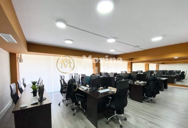 Shqiperi, shitet dyqan Kati 2, 200 m² 1.000.000 € (Rruga Sami Frasheri/Shkolles Petro Nini)