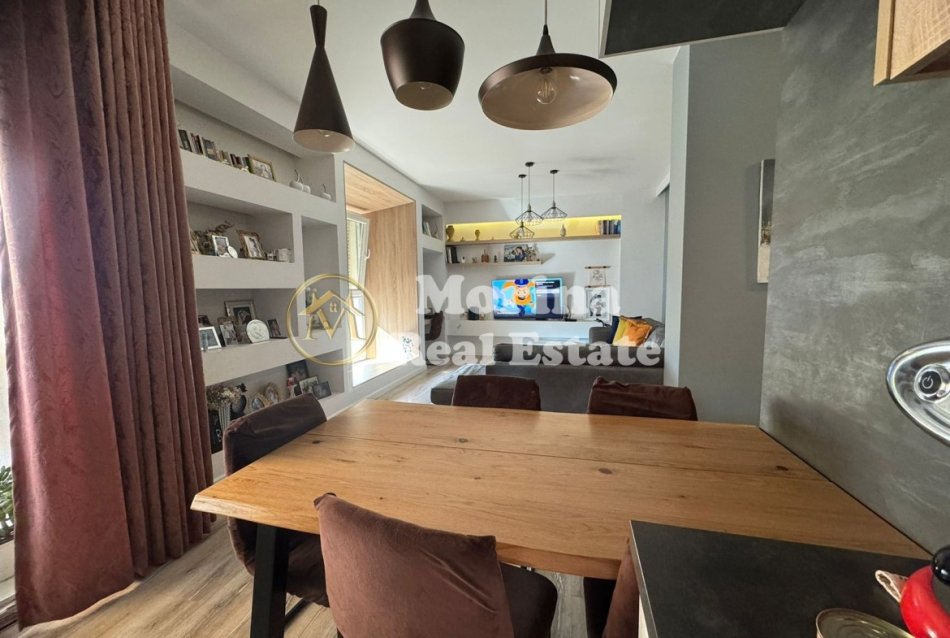 Tirane, shitet apartament 2+1+Ballkon Kati 4, 104 m² 206.000 € (Ali Demi/Rruga Shemsie Haka)