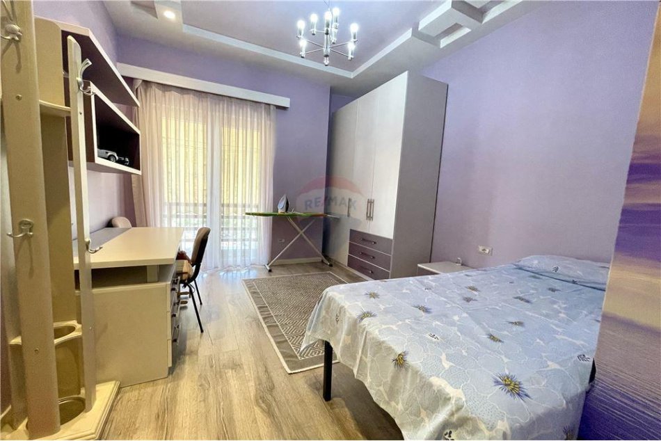 Tirane, jepet me qera apartament 2+1 Kati 3, 105 m² 750 € 