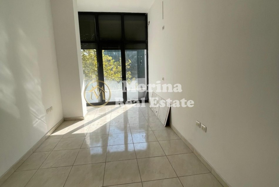 Tirane, jepet me qera ambjent biznesi Kati 1, 40 m² 400 € (Astir Pallati/Tutto Casa)