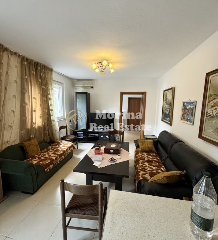 Tirane, jepet me qera shtepi 4+1 Kati 1, 200 m² 750 € (Brryli/Rruga Kont Leopold Bertold-Bar Votra)