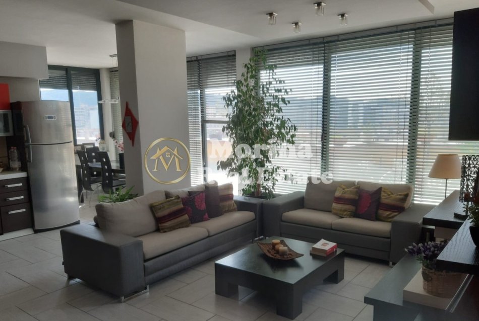Tirane, jepet me qera apartament 3+1 Kati 6, 193 m² 900 € (21 Dhjetori)