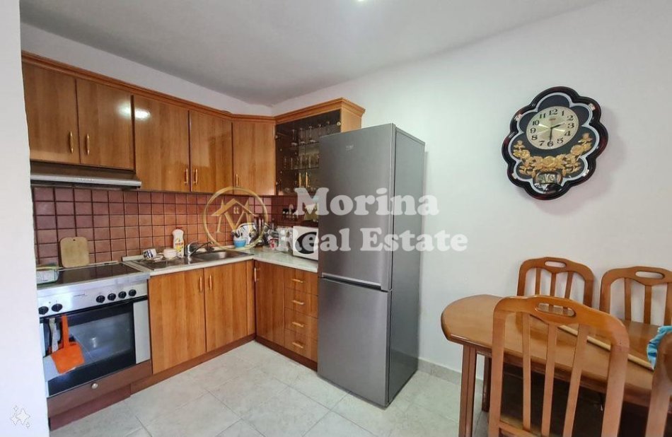 Tirane, jepet me qera apartament 1+1 Kati 2, 70 m² 800 € (Rruga Durresit)