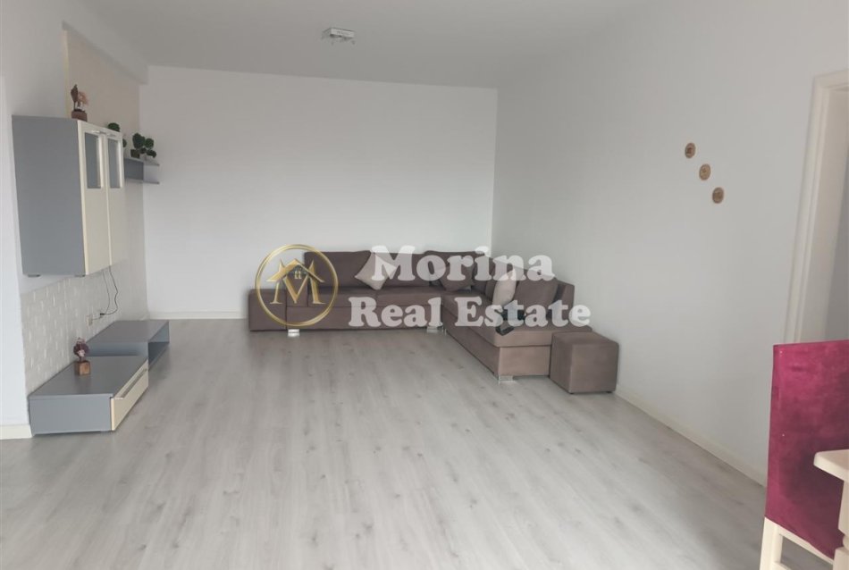 Tirane, jepet me qera apartament 3+1 Kati 3, 175 m² 500 € (Fushe Mezez)