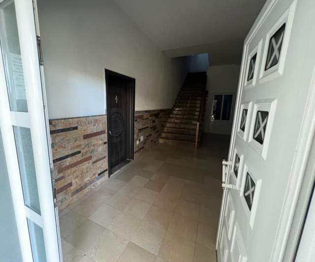 Korce, shitet apartament 1+1 Kati 1, 82 m² 33.000 Euro (Korce)