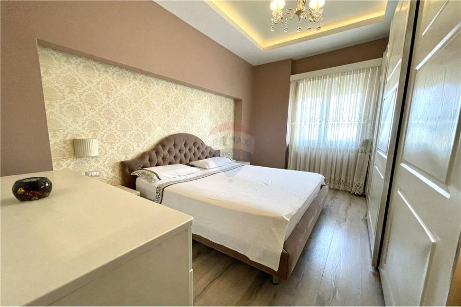 Tirane, jepet me qera apartament 2+1 Kati 3, 105 m² 750 € 