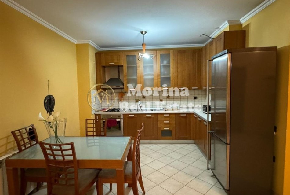 Tirane, jepet me qera apartament 2+1 Kati 2, 92 m² 600 € (Komuna Parisit)