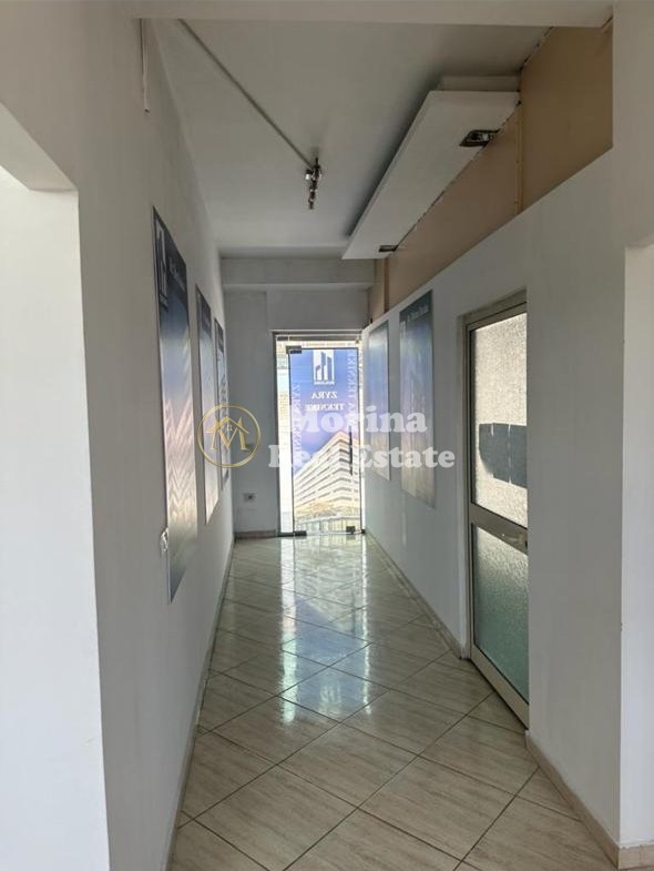 Tirane, jepet me qera zyre Kati 1, 50 m² 400 € (Laprake)
