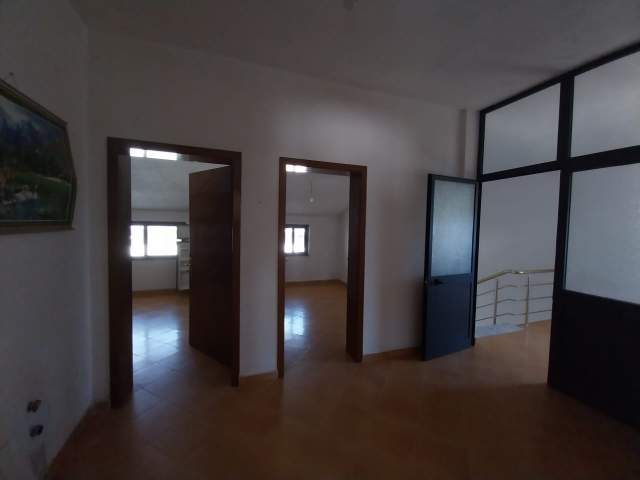 Tirane, jepet me qera Vile 3+1+BLK Kati 2, 360 m² 800 Euro (Rr osman resuli)