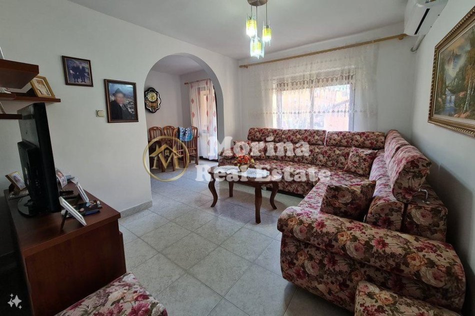 Tirane, jepet me qera apartament 1+1 Kati 2, 70 m² 800 € (Rruga Durresit)