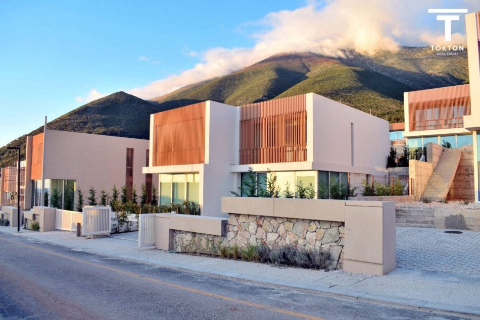 Dhermi - Palase, shitet Vile , 260 m² 940.000 € (Green Coast) TT 1216