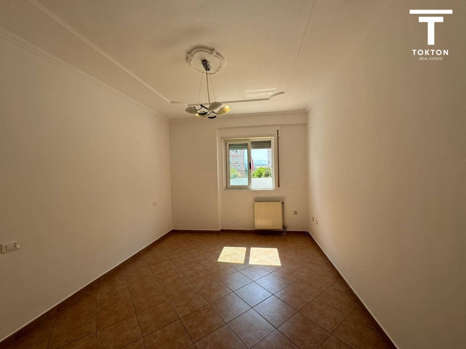 Tirane, shitet apartament 2+1 Kati 1, 113 m² 275.000 € (Komuna e Parisit) TT 1186