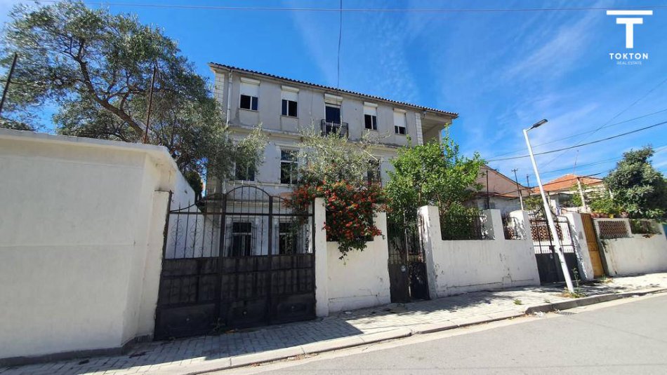 Vlore, shitet Vile , 400 m² 480.000 €  TT 384