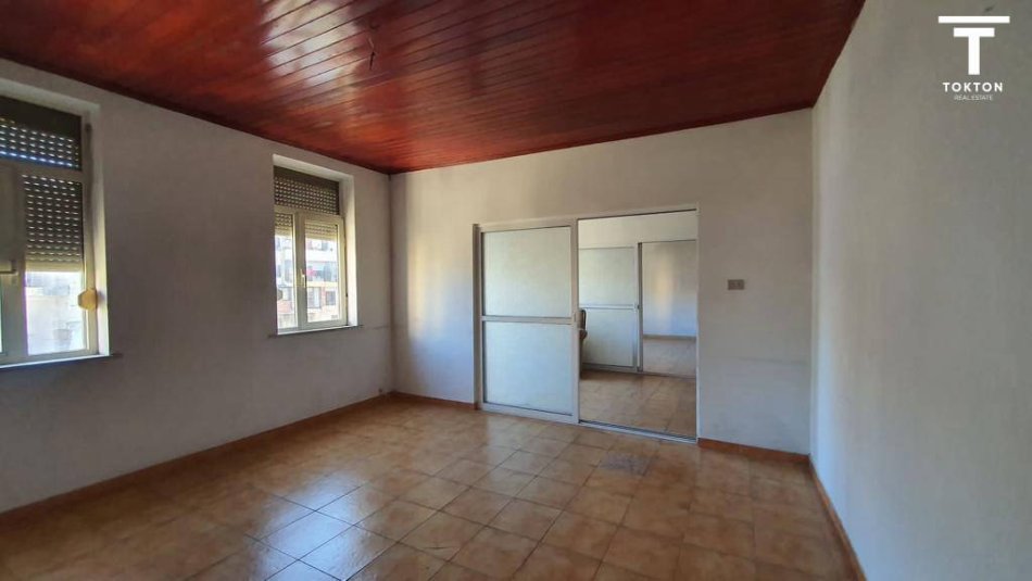 Vlore, shitet Vile , 400 m² 480.000 €  TT 384
