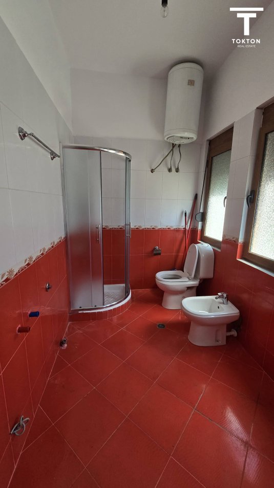 Tirane, jepet me qera apartament 1+1 Kati 4, 60 m² 250 € (Shkolla e Bashkuar) TT 1251