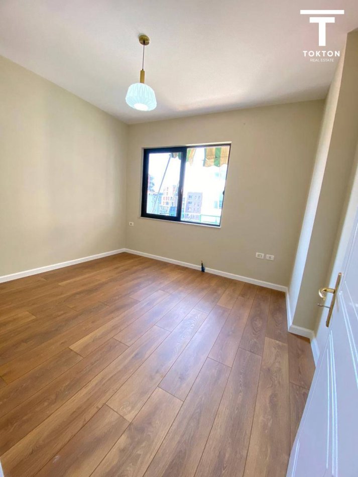 Tirane, shitet apartament 2+1 (Pazari i ri) TT 1244