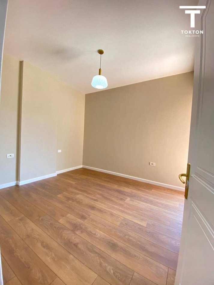 Tirane, shitet apartament 2+1 (Pazari i ri) TT 1244