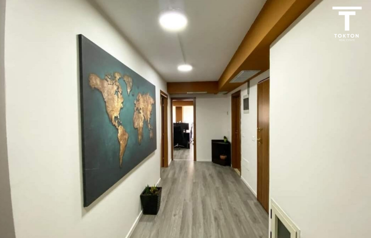 Tirane, jepet me qera ambjent biznesi Kati 1, 194 m² 3.500 € (Blloku) TT 1253