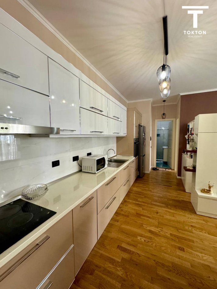 Tirane, shitet apartament 1+1 Kati 2, 70 m² 140.000 € (Kopshti Botanik) TT 1256