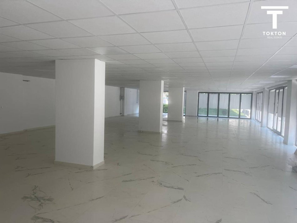 Tirane, shitet ambjent biznesi Kati 1, 550 m² (Pranë Shkollës së Bashkuar, Rruga e Dibrës, Tiranë) TT 1266