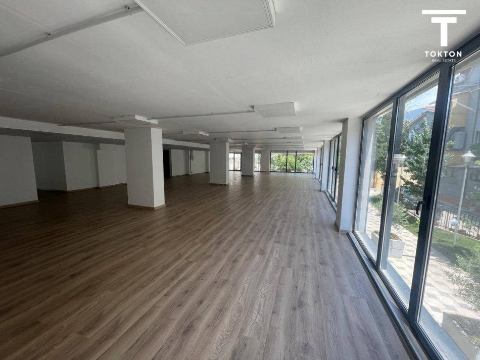Tirane, shitet ambjent biznesi Kati 1, 550 m² (Pranë Shkollës së Bashkuar, Rruga e Dibrës, Tiranë) TT 1266