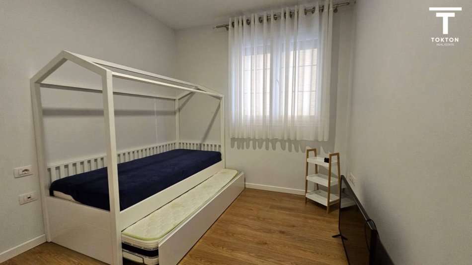 Tirane, shitet apartament 2+1 Kati 1, 90 m² 180.000 € (Liqeni i Thate) TT 1301