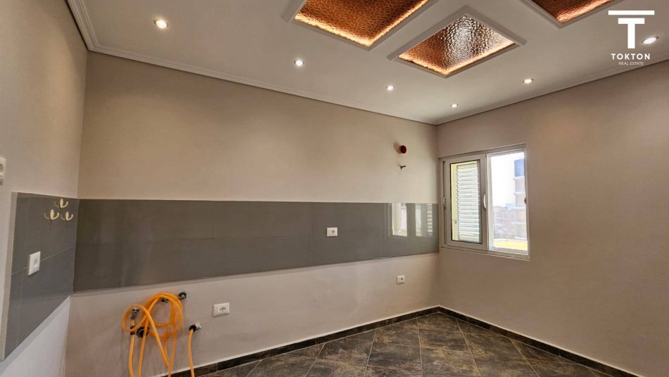Tirane, shitet apartament 2+1 Kati 5, 122 m² 150.000 € (Oxhaku) TT 1308