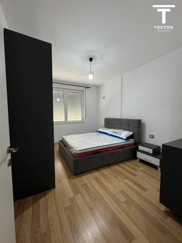 Tirane, jepet me qera apartament 1+1 Kati 3, 67 m² 450 € (Porcelan) TT 1322