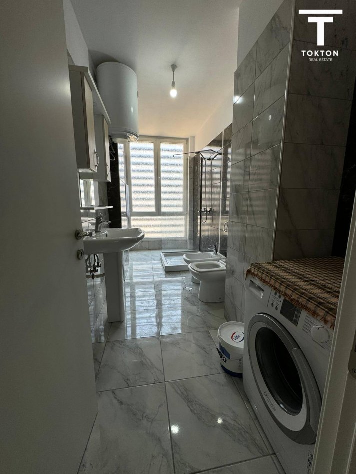 Tirane, jepet me qera apartament 1+1 Kati 3, 67 m² 450 € (Porcelan) TT 1322