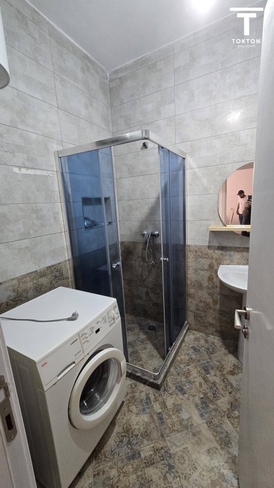 Tirane, jepet me qera apartament 1+1 Kati 1, 58 m² 350 € (Oxhak) TT 1067