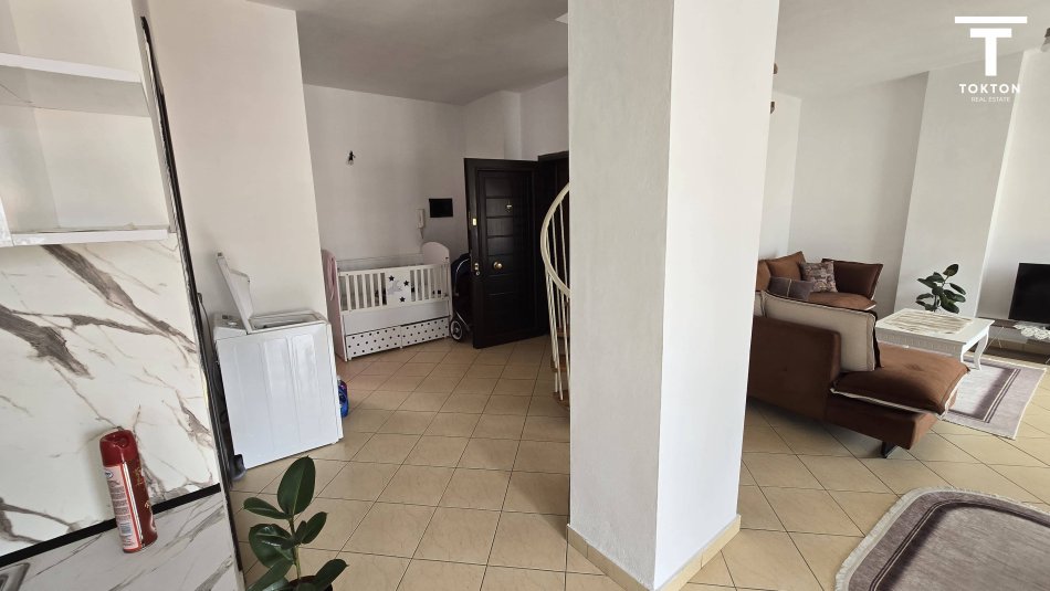 Tirane, jepet me qera apartament 2+1 Kati 5, 75 m² 400 € (Rruga e Dajtit) TT 1049