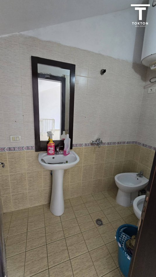 Tirane, jepet me qera apartament 2+1 Kati 5, 75 m² 400 € (Rruga e Dajtit) TT 1049
