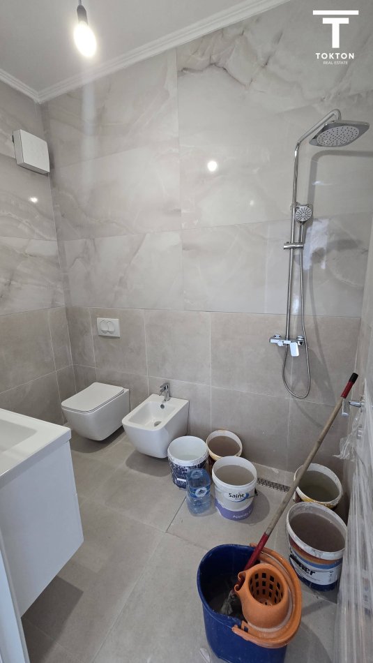 Tirane, jepet me qera apartament 2+1 Kati 1, 95 m² 800 € (5 Maji) TT 1050