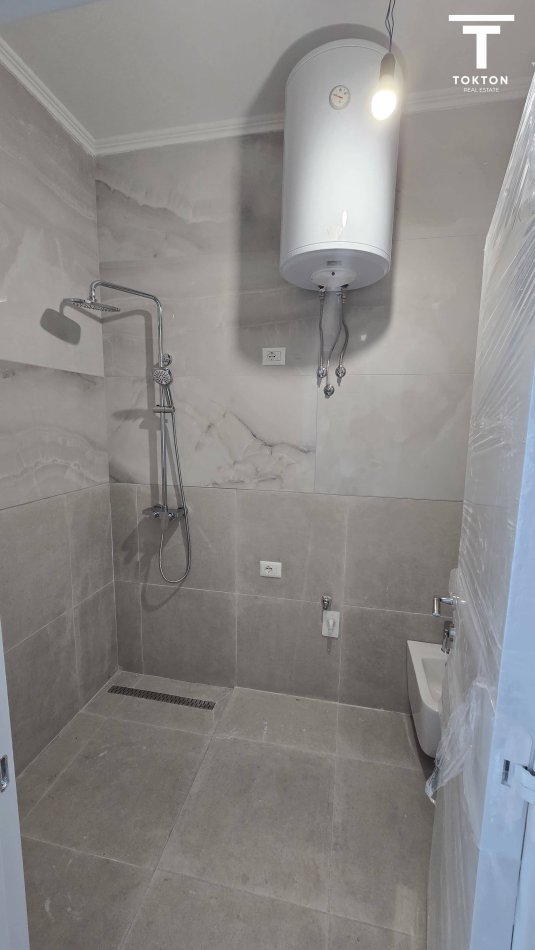 Tirane, jepet me qera apartament 2+1 Kati 1, 95 m² 800 € (5 Maji) TT 1050