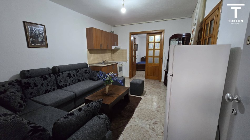Tirane, jepet me qera apartament 1+1 Kati 2, 50 m² 300 € (Oxhaku) TT 1052