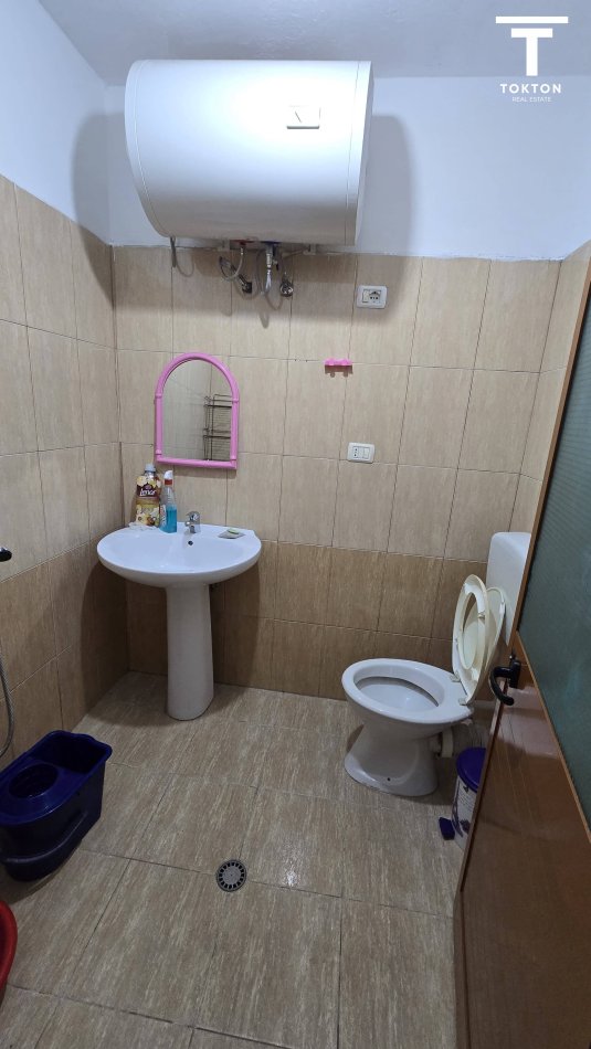 Tirane, jepet me qera apartament 1+1 Kati 2, 50 m² 300 € (Oxhaku) TT 1052