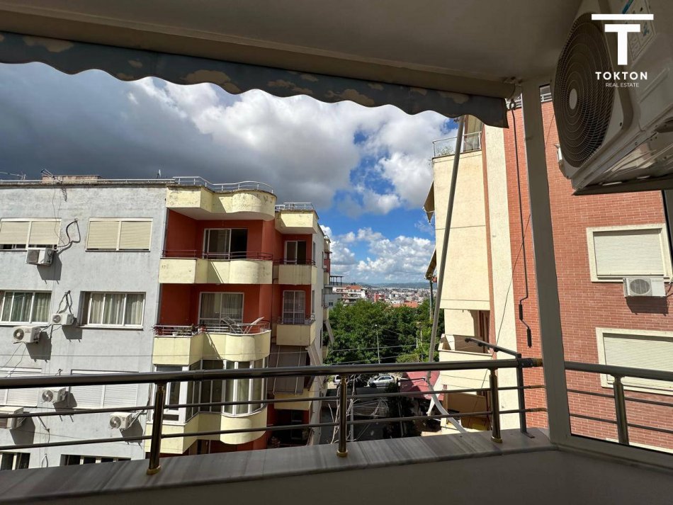Tirane, shitet apartament 2+1 Kati 3, 100 m² 135.000 € (Rruga e Teleferikut) TT 1053
