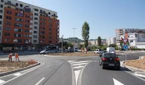 Tirane, jepet me qera dyqan Kati 0, 60 m² 400 € (Yzberisht)