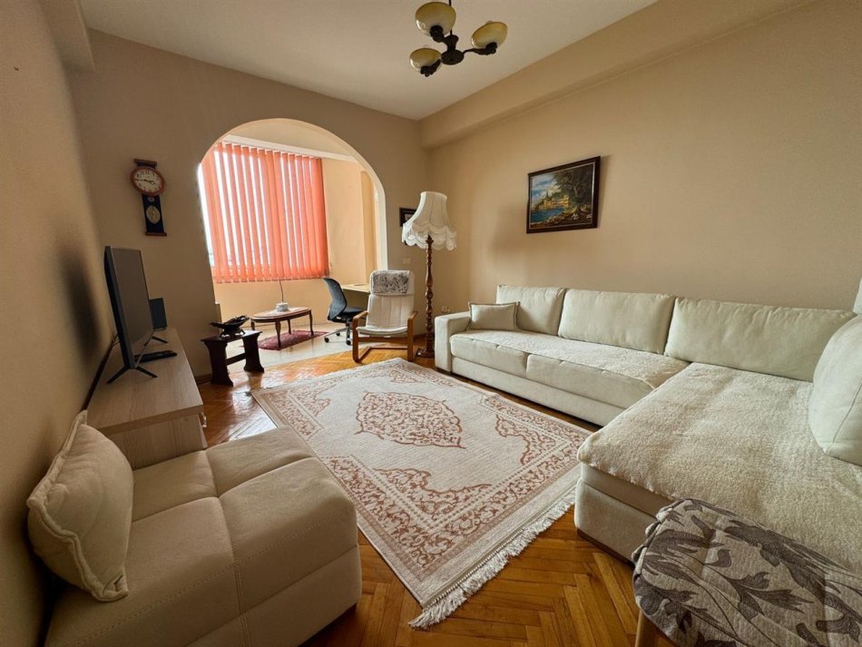 Durres, jepet me qera apartament 2+1+Ballkon Kati 5, 98 m² 450 € (Porti, Durres)