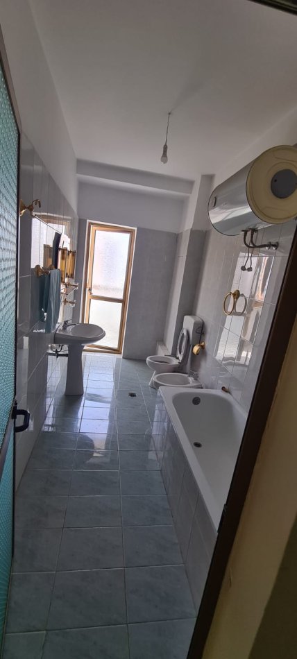 Durres, jepet me qera apartament 2+1 Kati 3, 113 m² 500 € (Vollga, Durres)