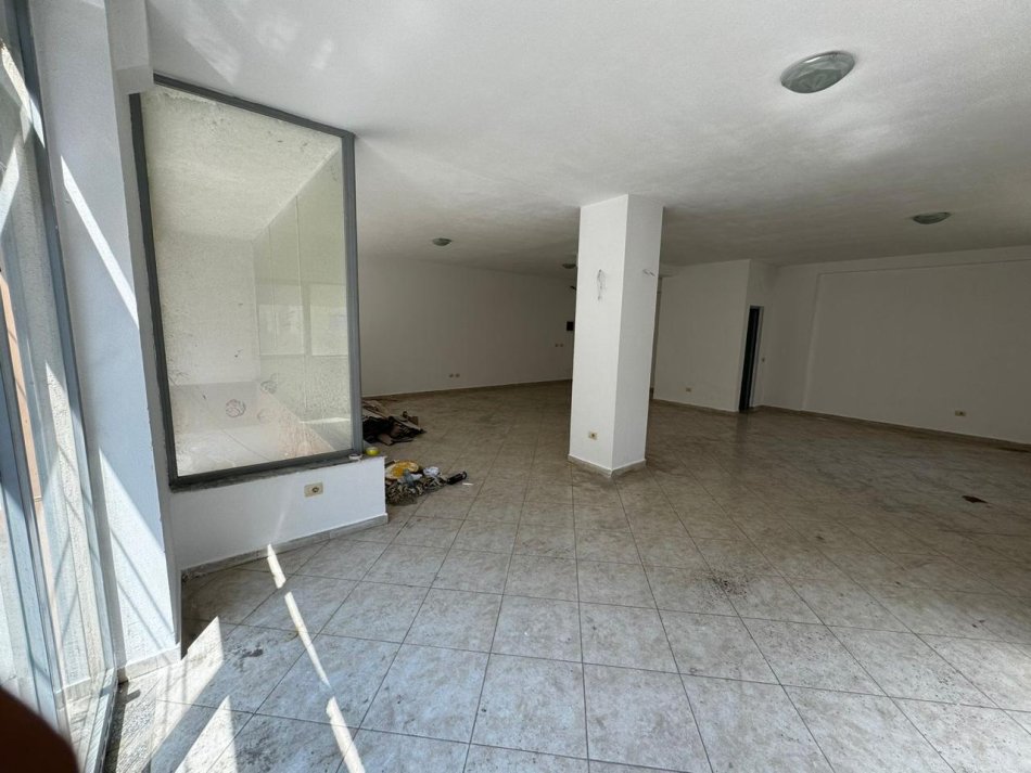 Durres, shitet ambjent biznesi Kati 0, 117 m² (Plazh, Durres)
