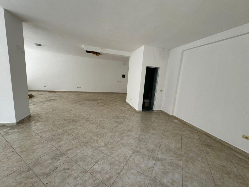 Durres, shitet ambjent biznesi Kati 0, 117 m² (Plazh, Durres)