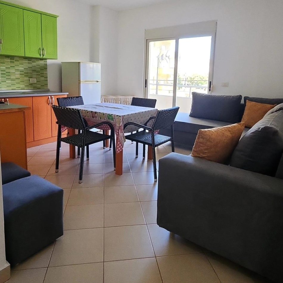 Durres, jepet me qera apartament 1+1+Ballkon Kati 1, 65 m² 250 € (Shkembi Kavajes, Durres)
