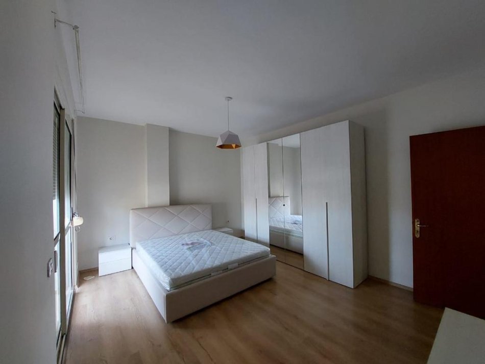 Durres, jepet me qera apartament 2+1+Ballkon Kati 3, 98 m² 390 € (Muzeumi, Durres)