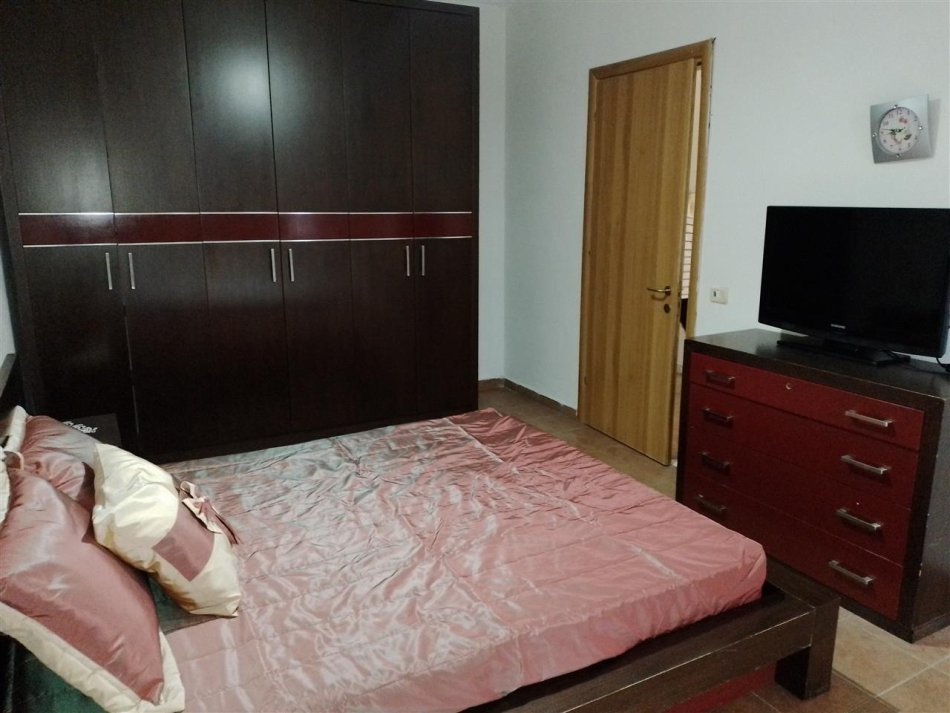 Durres, jepet me qera apartament 1+1 Kati 8, 80 m² 350 € (Pallati Sportit, Durres)