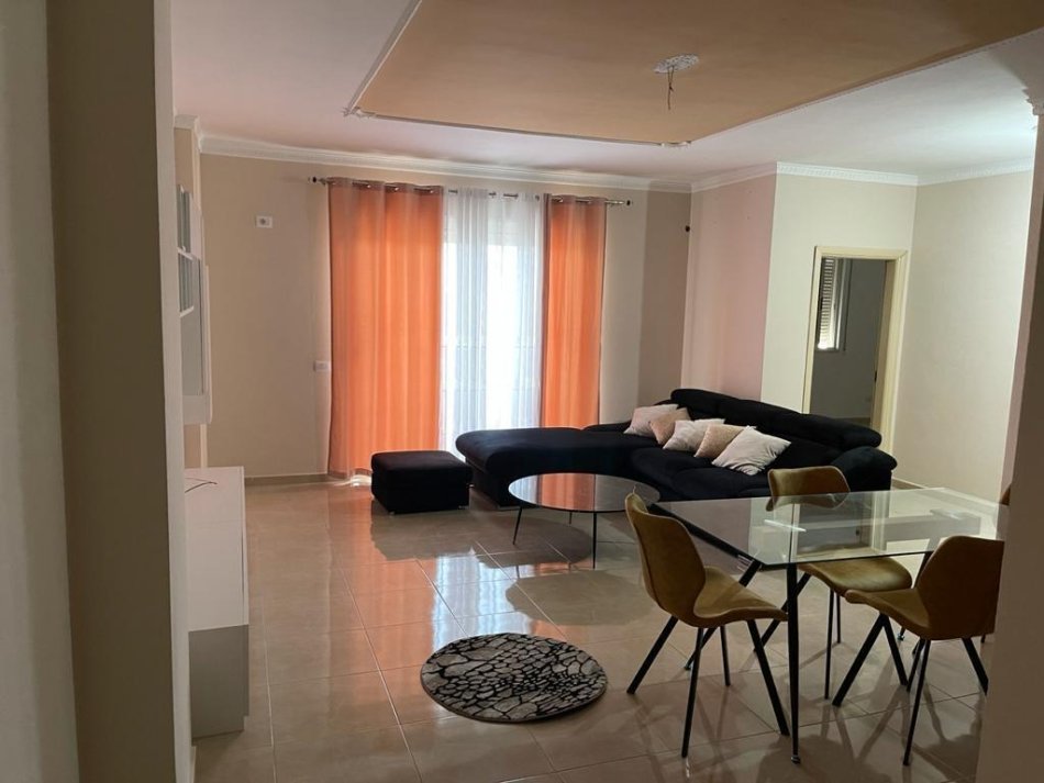 Durres, jepet me qera apartament 2+1+Ballkon Kati 11, 115 m² 350 € (Shkolla Pavaresia, Durres)