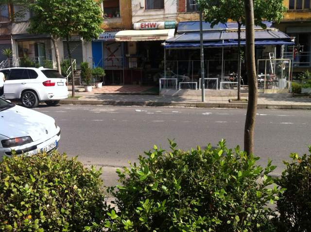 Tirane, Shitet Apartament/në katin  ±1, bodrum, tip  2+1,Sip.64 m², Cmimi 75'000 euro, Rr.'Dibrës", nga Medreseja/Klinika Ortodokse deri te Farmaci Nr.10/ kryqëzimi i QSUT-se Unaza.
