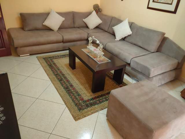 Tirane, shes kend divanesh 49.000 Leke