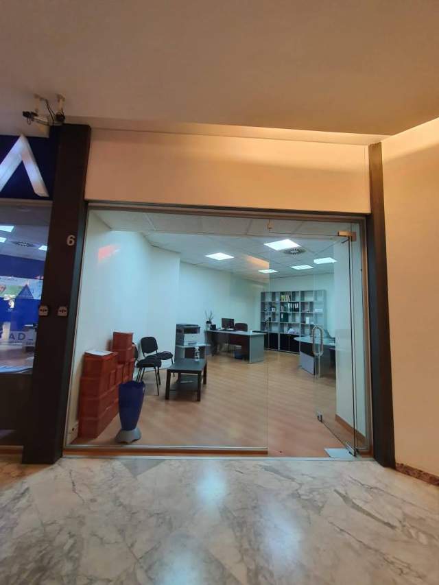 Tirane, shes dyqan Kati 1, 40 m² 185.000 Euro (Rr. Abdi Toptani (Torre Drin - Plaza))